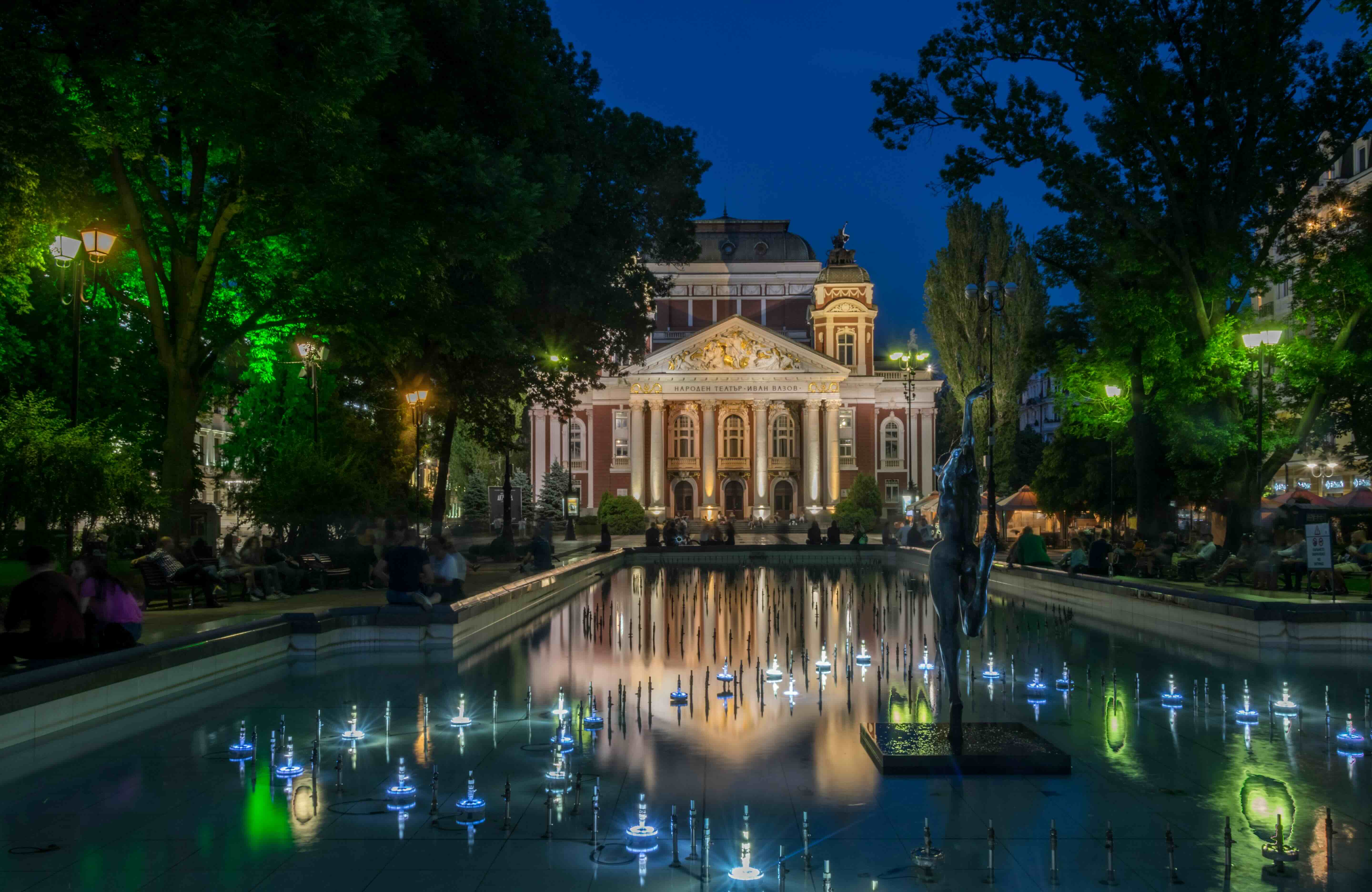 Picture of the fountain in front of Ivan Vazov theater